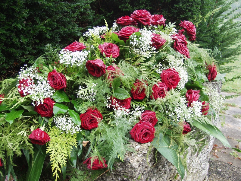 funeraire-COLLOBRIERES-min_roses-61203